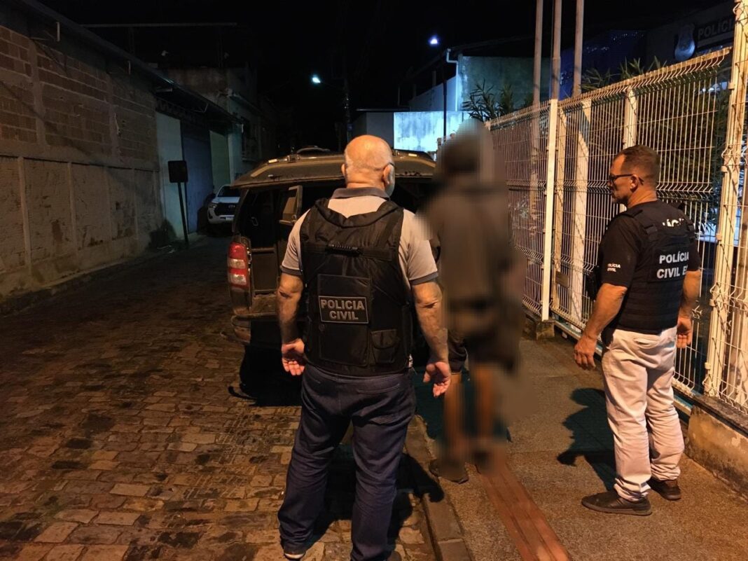 <p><strong>Polícia Civil deflagra Operação “Saturação” e cumpre prisões em Guaçuí</strong></p> <p><strong>Polícia Civil deflagra Operação “Saturação” e cumpre prisões em Guaçuí</strong></p>