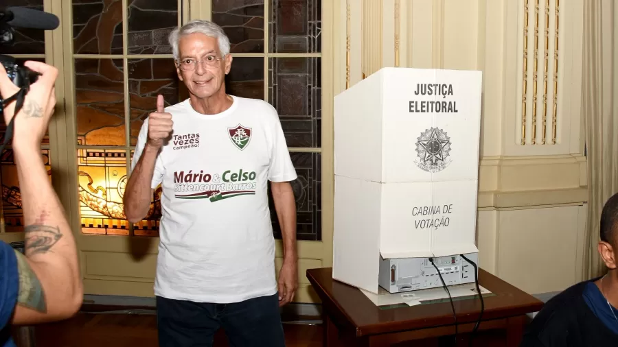Fluminense enfrenta atrito entre Celso Barros e Mário Bittencourt antes das eleições no clube. Fluminense enfrenta atrito entre Celso Barros e Mário Bittencourt antes das eleições no clube.