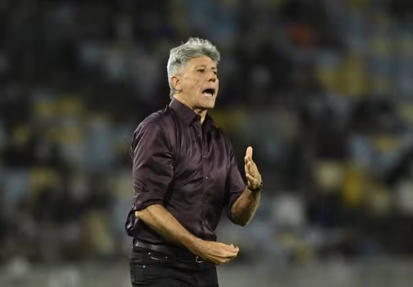Renato Gaúcho comenta derrota e elogia desempenho do Fluminense contra o Corinthians. Renato Gaúcho comenta derrota e elogia desempenho do Fluminense contra o Corinthians.