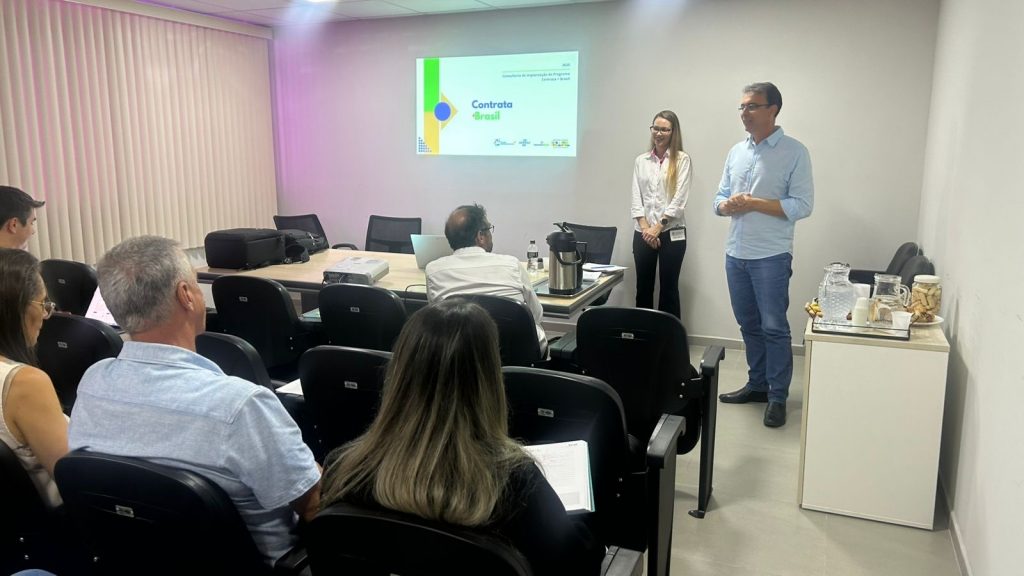 Cachoeiro promove encontro sobre o programa Contrata Mais Brasil para microempresas Sebrae apresenta programa Contrata Mais para a Prefeitura de Cachoeiro - Prefeitura de Cachoeiro de Itapemirim