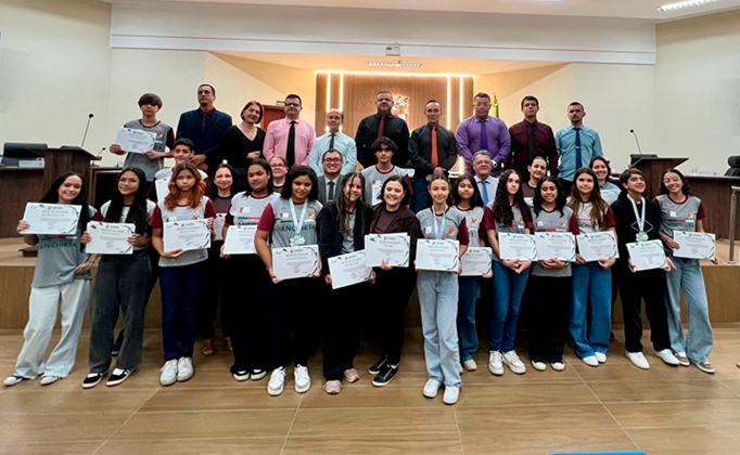 Câmara de Anchieta homenageia escolas e alunos premiados na 4ª Feira de Ciências Sul Capixaba