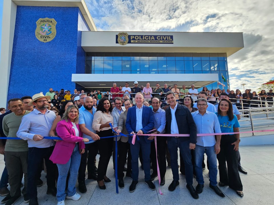 <p><strong>Governo do Estado entrega macrodrenagem e nova delegacia em Aracruz, ES</strong></p> <p><strong>Governo do Estado entrega macrodrenagem e nova delegacia em Aracruz, ES</strong></p>