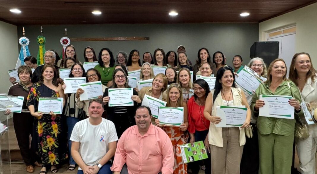 Prefeitura de Anchieta presta homenagem a servidores aposentados em cerimônia emotiva Notícia Prefeitura de Anchieta homenageia servidores aposentados - Prefeitura Municipal de Anchieta
