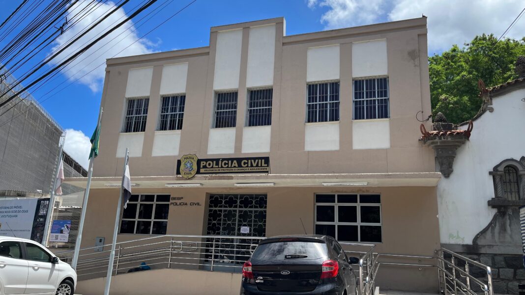 <p><strong>Polícia Civil captura homem acusado de estupro de vulnerável em Cariacica</strong></p> <p><strong>Polícia Civil captura homem acusado de estupro de vulnerável em Cariacica</strong></p>
