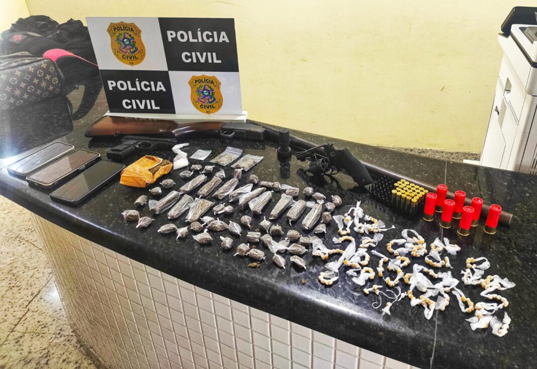 <p><strong>Operação “Dia D” da Polícia Civil prende quatro suspeitos em Linhares</strong></p> <p><strong>Operação “Dia D” da Polícia Civil prende quatro suspeitos em Linhares</strong></p>