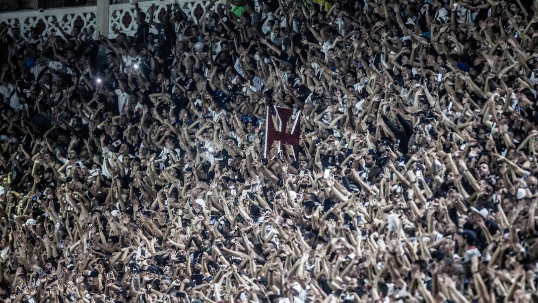 Vasco decide trocar gramado de São Januário e torcedores têm reações mistas nas redes sociais Vasco decide trocar gramado de São Januário e torcedores têm reações mistas nas redes sociais