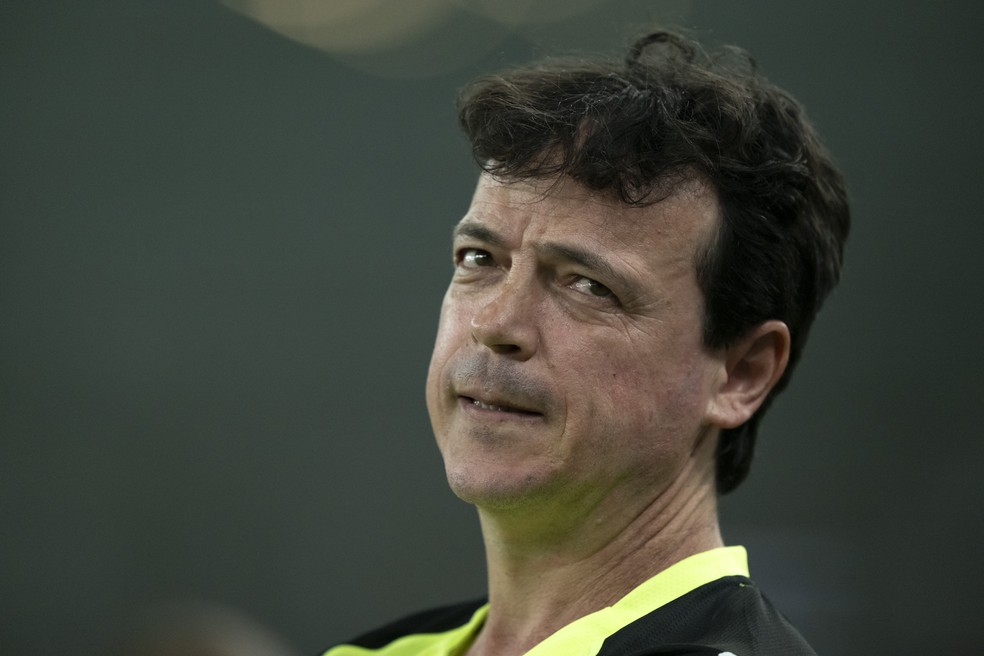 Diniz comunica diretoria do Vasco sobre sua situação após quinta derrota consecutiva Diniz comunica diretoria do Vasco sobre sua situação após quinta derrota consecutiva