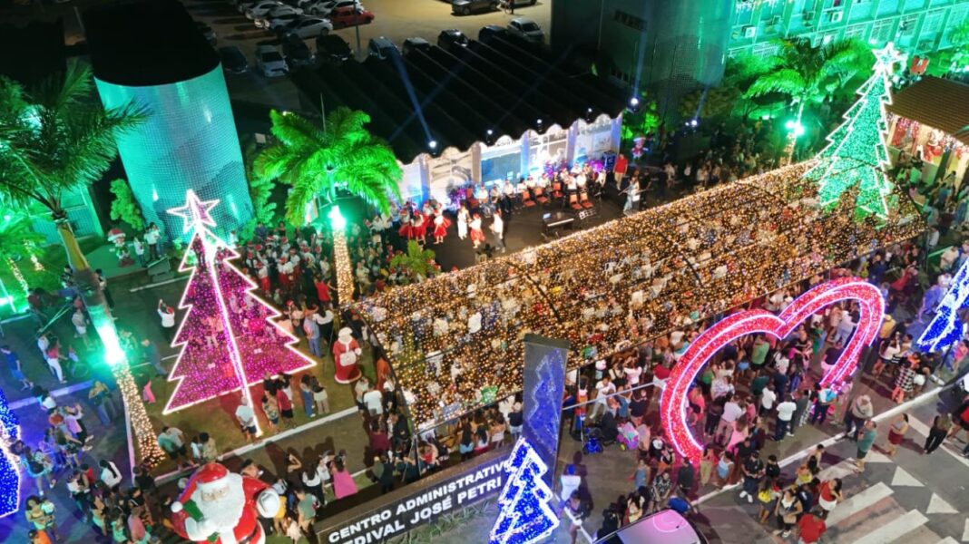 Anchieta dá início ao Natal Iluminado 2025 com novas atrações e luzes coloridas Notícia Anchieta inicia programação do Natal Iluminado 2025 - Prefeitura Municipal de Anchieta