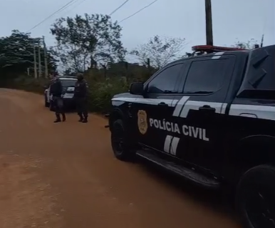 <p><strong>Polícia Civil e Militar realizam operação contra tráfico de drogas em Domingos Martins</strong></p> <p><strong>Polícia Civil e Militar realizam operação contra tráfico de drogas em Domingos Martins</strong></p>