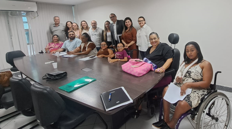Ceturb-ES e governo do ES se reúnem com usuários cadeirantes do Transcol + Acessível Ceturb-ES e governo do ES se reúnem com usuários cadeirantes do Transcol + Acessível