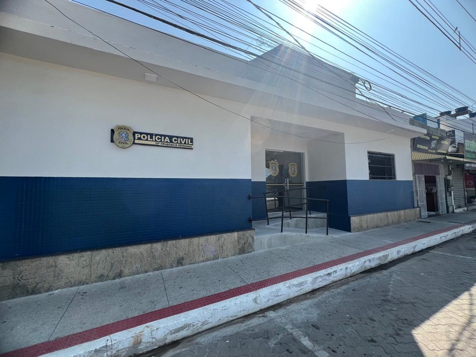 <p><strong>Polícia Civil prende funcionário de escola por solicitar imagens íntimas de alunos</strong></p> <p><strong>Polícia Civil prende funcionário de escola por solicitar imagens íntimas de alunos</strong></p>