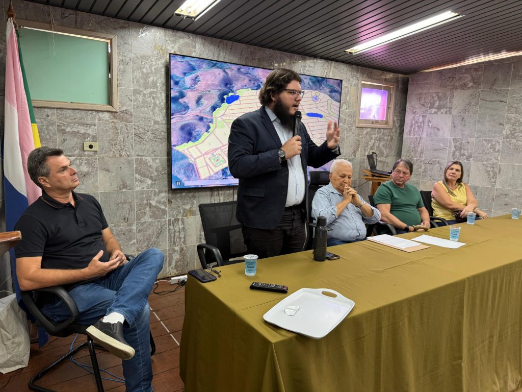 Ferraço transmite o cargo de prefeito a Júnior Corrêa e anuncia dedicação exclusiva, por 60 dias, à implantação da Cidade Industrial de Pacotuba - Prefeitura de Cachoeiro de Itapemirim
