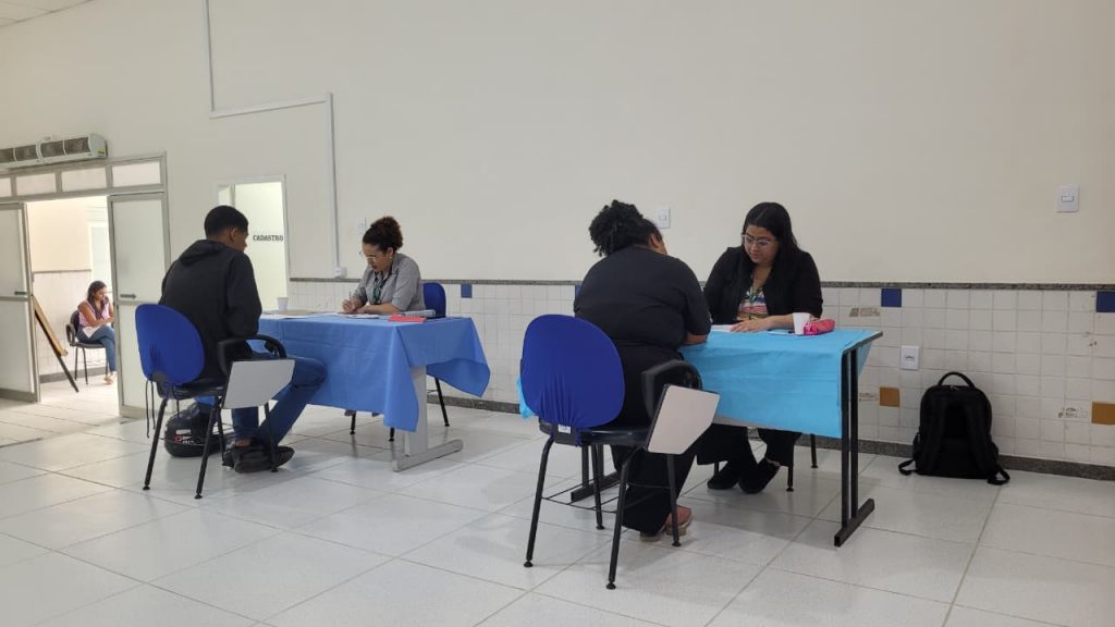 Prefeitura de Cachoeiro promove ação do programa Emprega Cachoeiro no Emprega Cachoeiro promove seleção de candidatos para vagas em rede de supermercados - Prefeitura de Cachoeiro de Itapemirim
