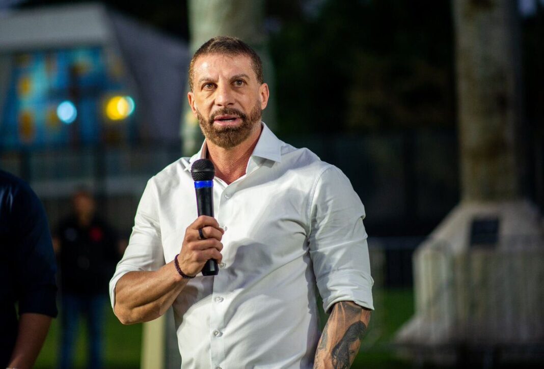 Vasco assina contrato de renovação com zagueiro Walace Falcão até 2027 e reforça a base Vasco assina contrato de renovação com zagueiro Walace Falcão até 2027 e reforça a base