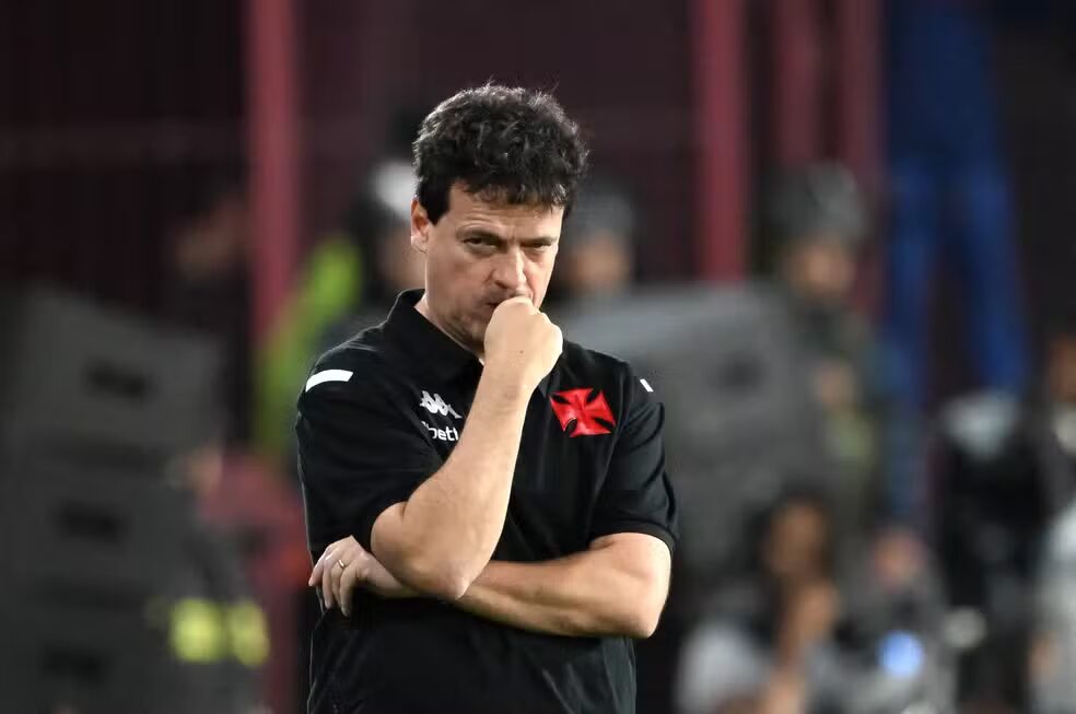 Fernando Diniz comenta sobre a fase do Botafogo antes do clássico contra o Vasco Fernando Diniz comenta sobre a fase do Botafogo antes do clássico contra o Vasco