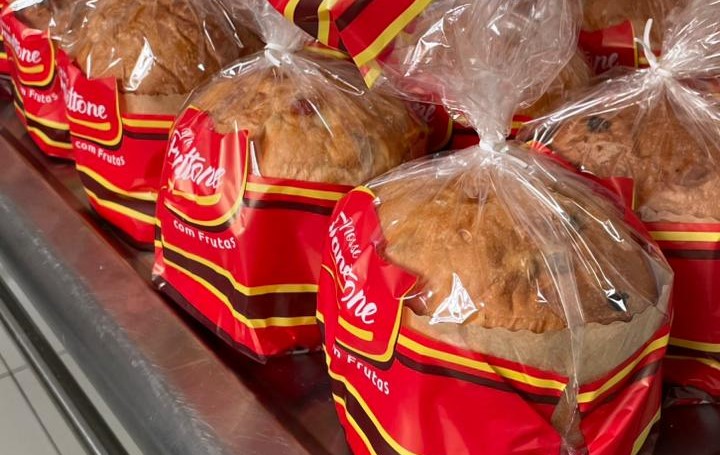 Cachoeiro entrega 1.500 panetones a famílias em vulnerabilidade social neste Natal Famílias atendidas pelos CRAS e CREAS recebem panetones produzidos pelo Banco de Alimentos - Prefeitura de Cachoeiro de Itapemirim
