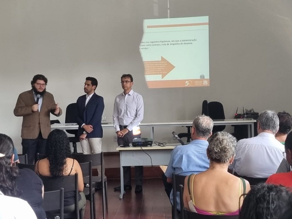 Cachoeiro inicia capacitação sobre gestão e fiscalização de contratos administrativos Prefeitura de Cachoeiro promove capacitação em gestão e fiscalização de contratos administrativos - Prefeitura de Cachoeiro de Itapemirim