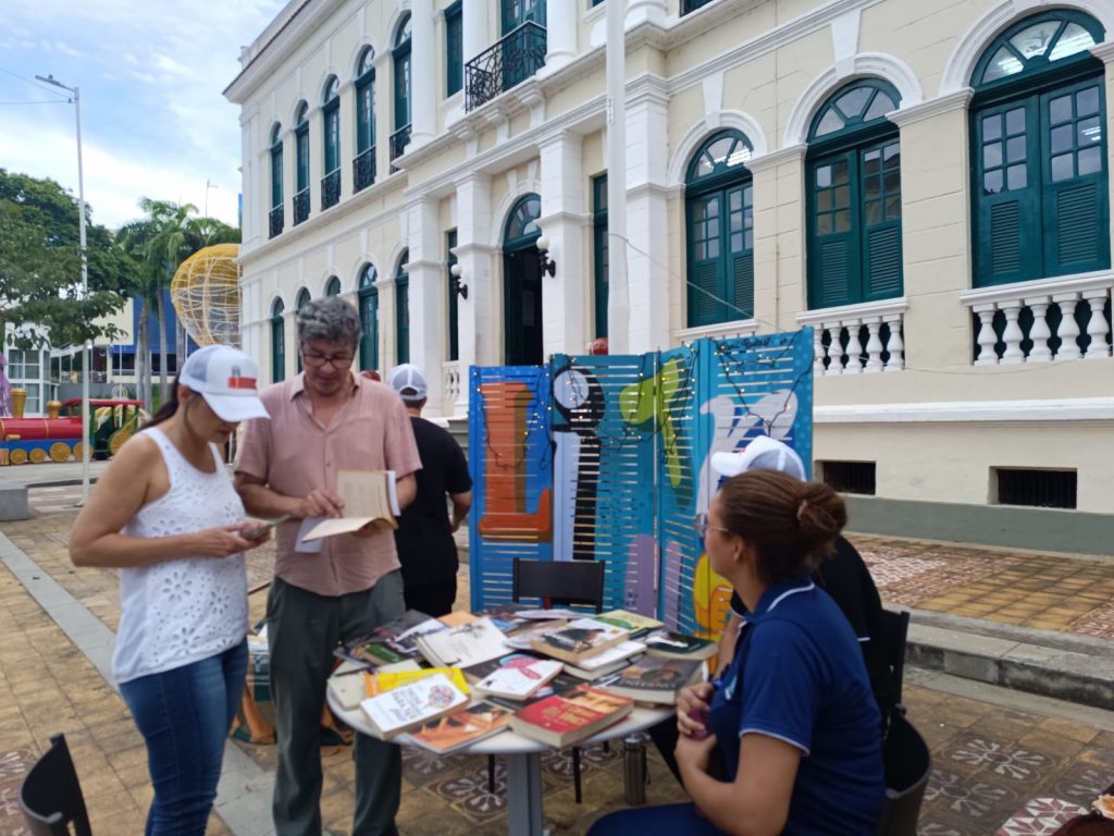 Cachoeiro promove evento de incentivo à leitura na Praça Jerônimo Monteiro Leitura em Movimento leva troca de livros e contação de histórias à Praça Jerônimo Monteiro - Prefeitura de Cachoeiro de Itapemirim