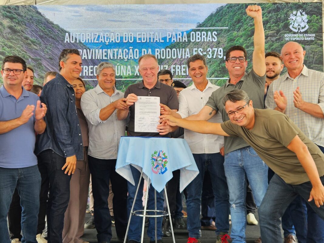 Casagrande vistoria obras na ES-379 e anuncia investimentos em Iúna Casagrande vistoria obras na ES-379 e anuncia investimentos em Iúna