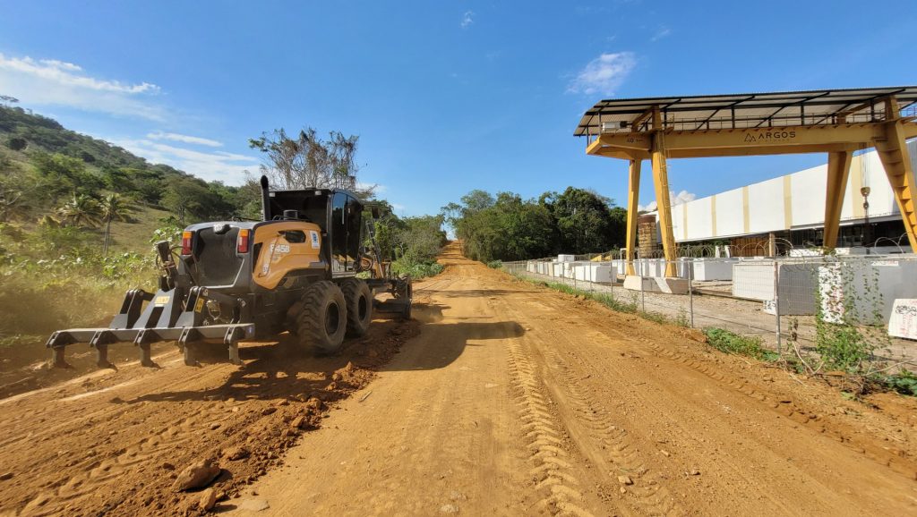 Construção de nova estrada em Cachoeiro liga bairros e melhora mobilidade urbana Nova estrada entre Aeroporto e IBC avança para fase de pavimentação - Prefeitura de Cachoeiro de Itapemirim