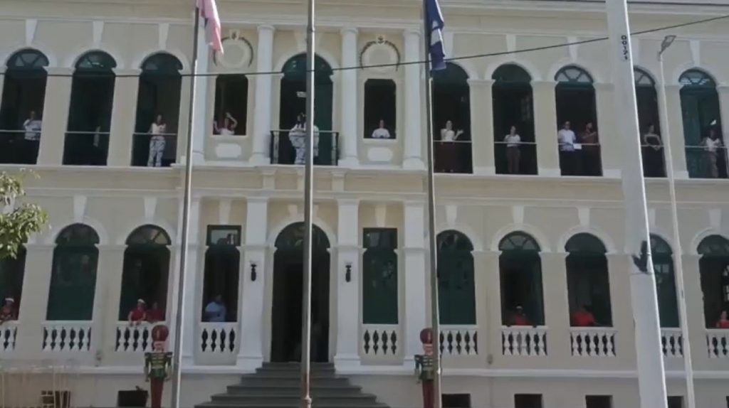 Flash mob natalino transforma Palácio em cenário de arte em Cachoeiro Flash mob natalino transforma Palácio Bernardino Monteiro em palco de emoção e celebração em Cachoeiro - Prefeitura de Cachoeiro de Itapemirim