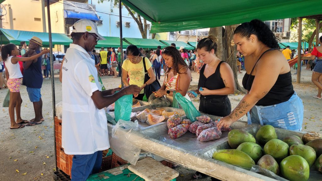 Funcionamento das feiras e mercados em Cachoeiro durante as festividades de fim de ano Prefeitura de Cachoeiro divulga calendário de funcionamento das feiras e mercados no final de ano - Prefeitura de Cachoeiro de Itapemirim