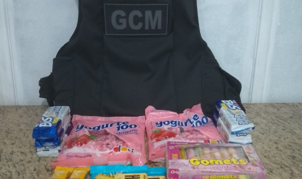 Guardas Municipais detêm homem por furto em comércio no Centro de Cachoeiro GCM detém acusado de furto em estabelecimento comercial no Centro de Cachoeiro - Prefeitura de Cachoeiro de Itapemirim