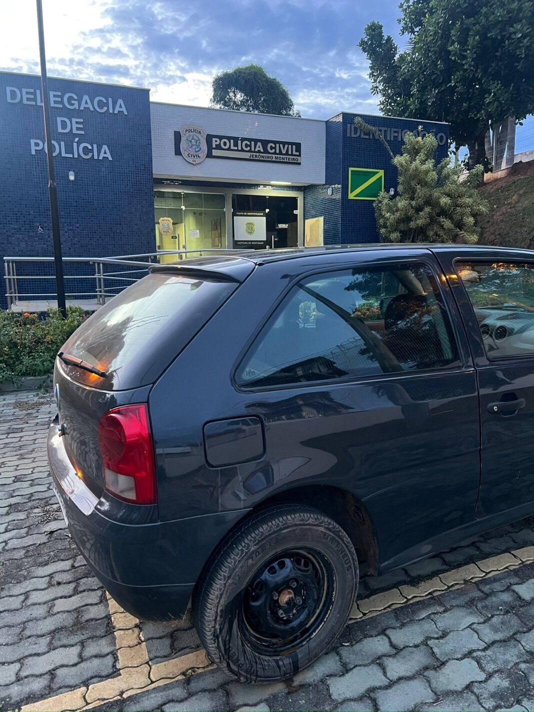 Polícia Civil encontra veículo de acidente que deixou três mortos em Jerônimo Monteiro Polícia Civil encontra veículo de acidente que deixou três mortos em Jerônimo Monteiro