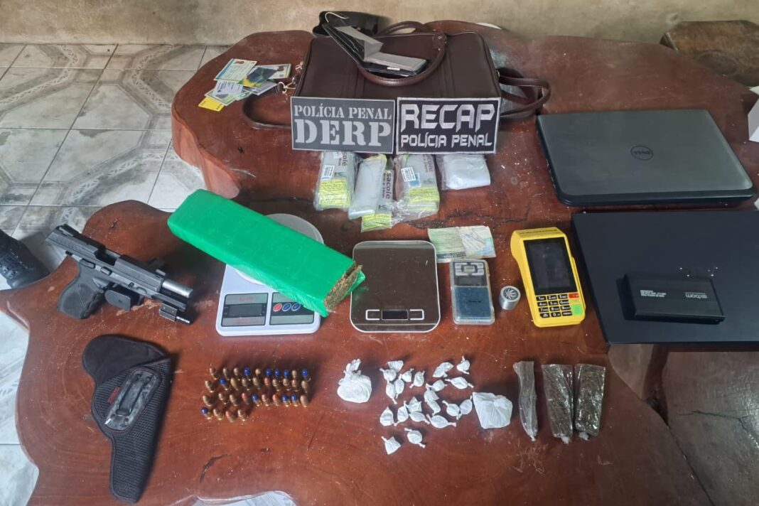 <p><strong>Polícia Civil de Conceição da Barra prende cinco e apreende armas e drogas</strong></p> <p><strong>Polícia Civil de Conceição da Barra prende cinco e apreende armas e drogas</strong></p>