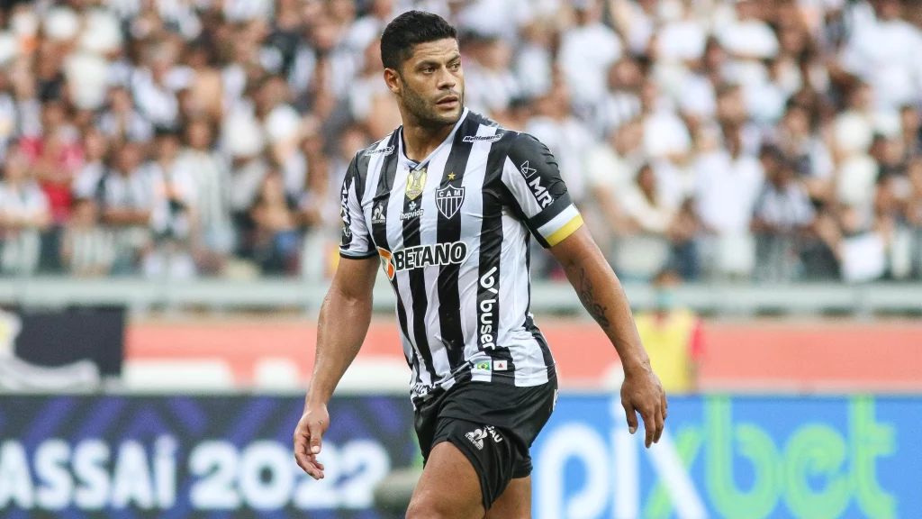 Hulk é criticado por torcedores do Atlético Mineiro enquanto Fluminense o considera para o elenco Hulk é criticado por torcedores do Atlético Mineiro enquanto Fluminense o considera para o elenco