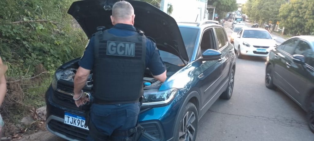 Ação da Guarda Civil em Cachoeiro resulta na apreensão de veículo suspeito de clonagem Guarda Civil Municipal apreende veículo com suspeita de clonagem em Cachoeiro - Prefeitura de Cachoeiro de Itapemirim