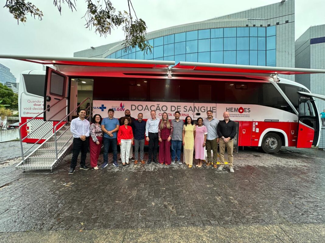 Governo do ES recebe ônibus do Hemoes para atender 120 doadores diários Governo do ES recebe ônibus do Hemoes para atender 120 doadores diários