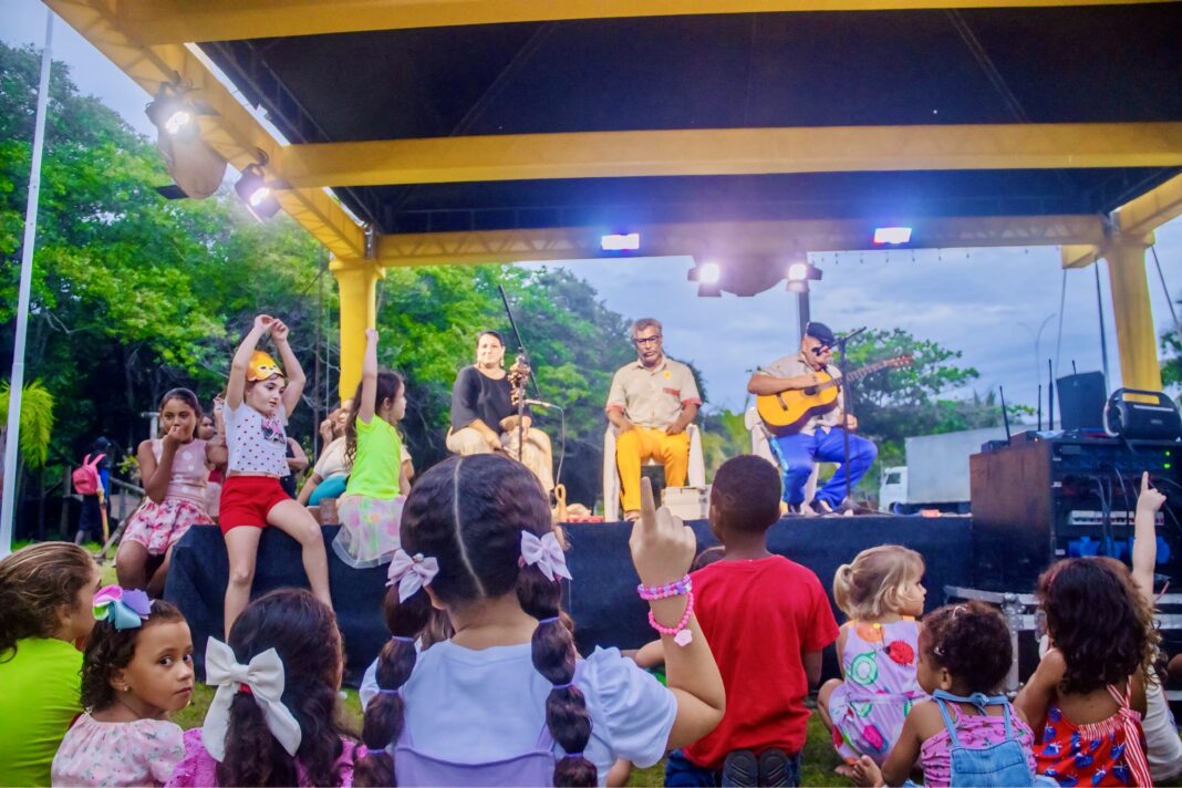 Tardezinha na Ilha Kids reúne crianças e famílias em tarde de lazer e cultura em Piúma