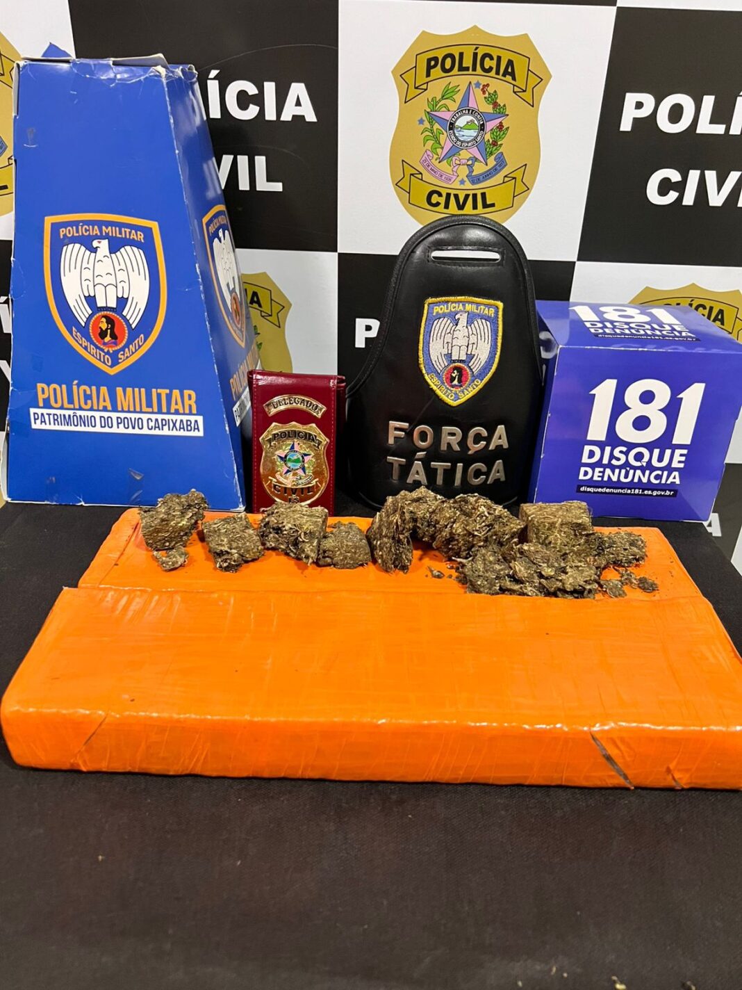 Polícia Civil e Militar prendem homem por tráfico com 3 kg de maconha em Montanha Polícia Civil e Militar prendem homem por tráfico com 3 kg de maconha em Montanha