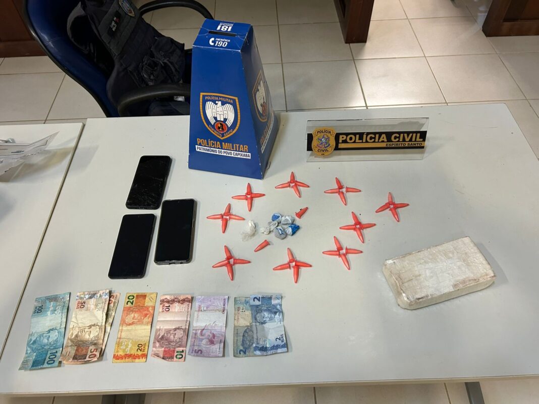 <p><strong>Polícia Civil e Militar prendem dois homens por tráfico em Conceição do Castelo</strong></p> <p><strong>Polícia Civil e Militar prendem dois homens por tráfico em Conceição do Castelo</strong></p>