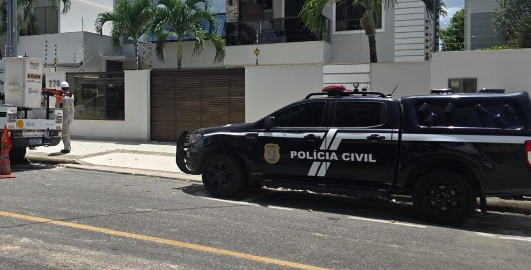 Polícia Civil flagra furto de energia em residência de alto padrão em Linhares Polícia Civil flagra furto de energia em residência de alto padrão em Linhares