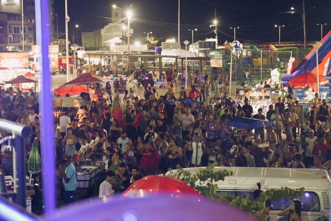 Carnaval 2026 em Marataízes inicia com grande público na Praia Central Primeira noite do Carnaval 2026 arrasta multidão na Praia Central