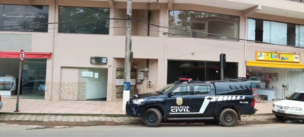 Polícia Civil prende dois jovens por roubo a idoso em Ibitirama, ES Polícia Civil prende dois jovens por roubo a idoso em Ibitirama, ES