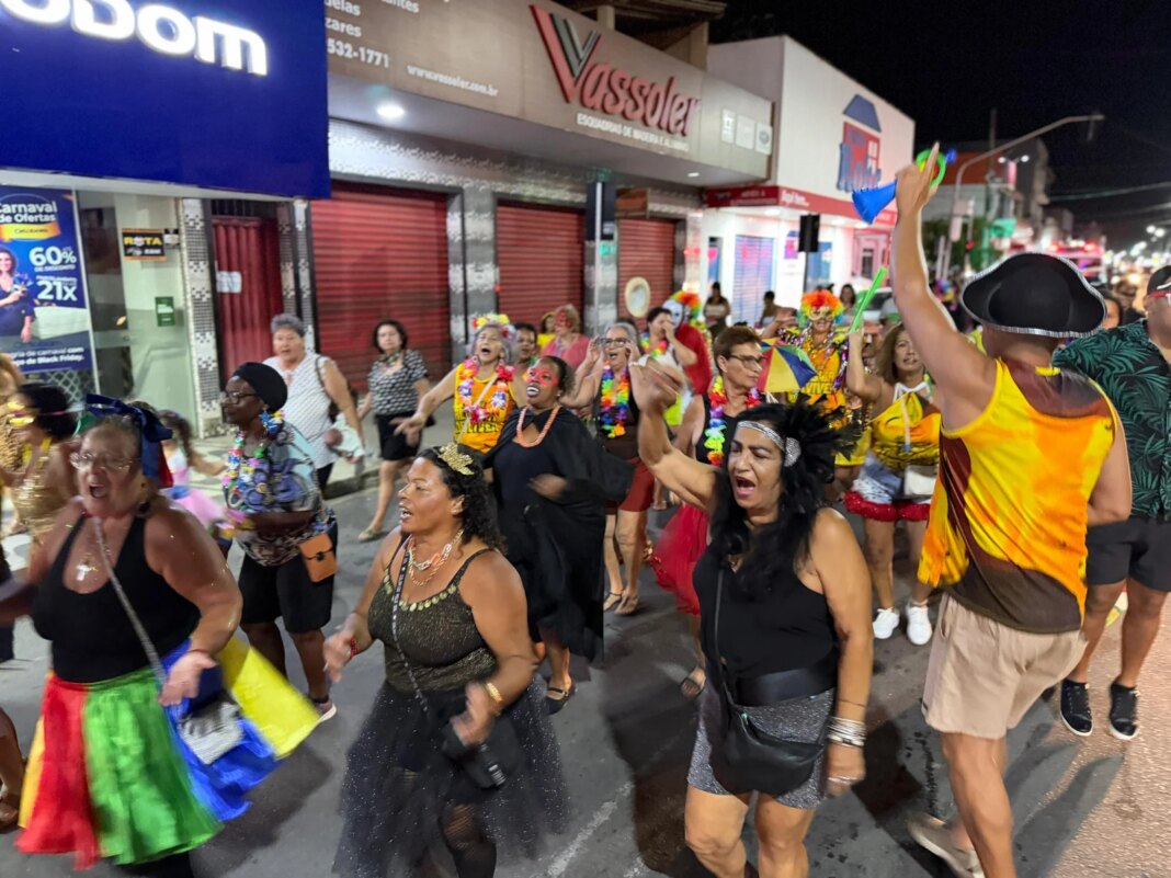 Desfile da Melhor Idade promove alegria em Marataízes Melhor idade desfila com Alegria de Viver