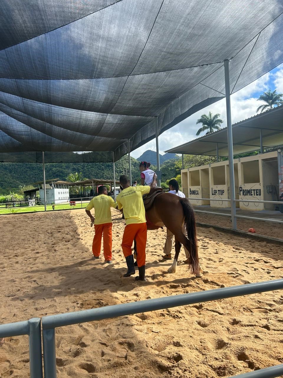 Governo do ES retoma equoterapia na Penitenciária Agrícola após recesso Governo do ES retoma equoterapia na Penitenciária Agrícola após recesso