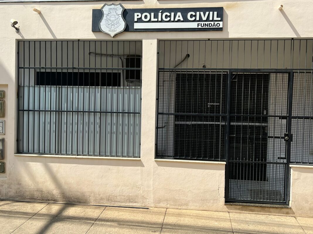 Polícia Civil desarticula tráfico de drogas e apreende adolescente em Fundão Polícia Civil desarticula tráfico de drogas e apreende adolescente em Fundão
