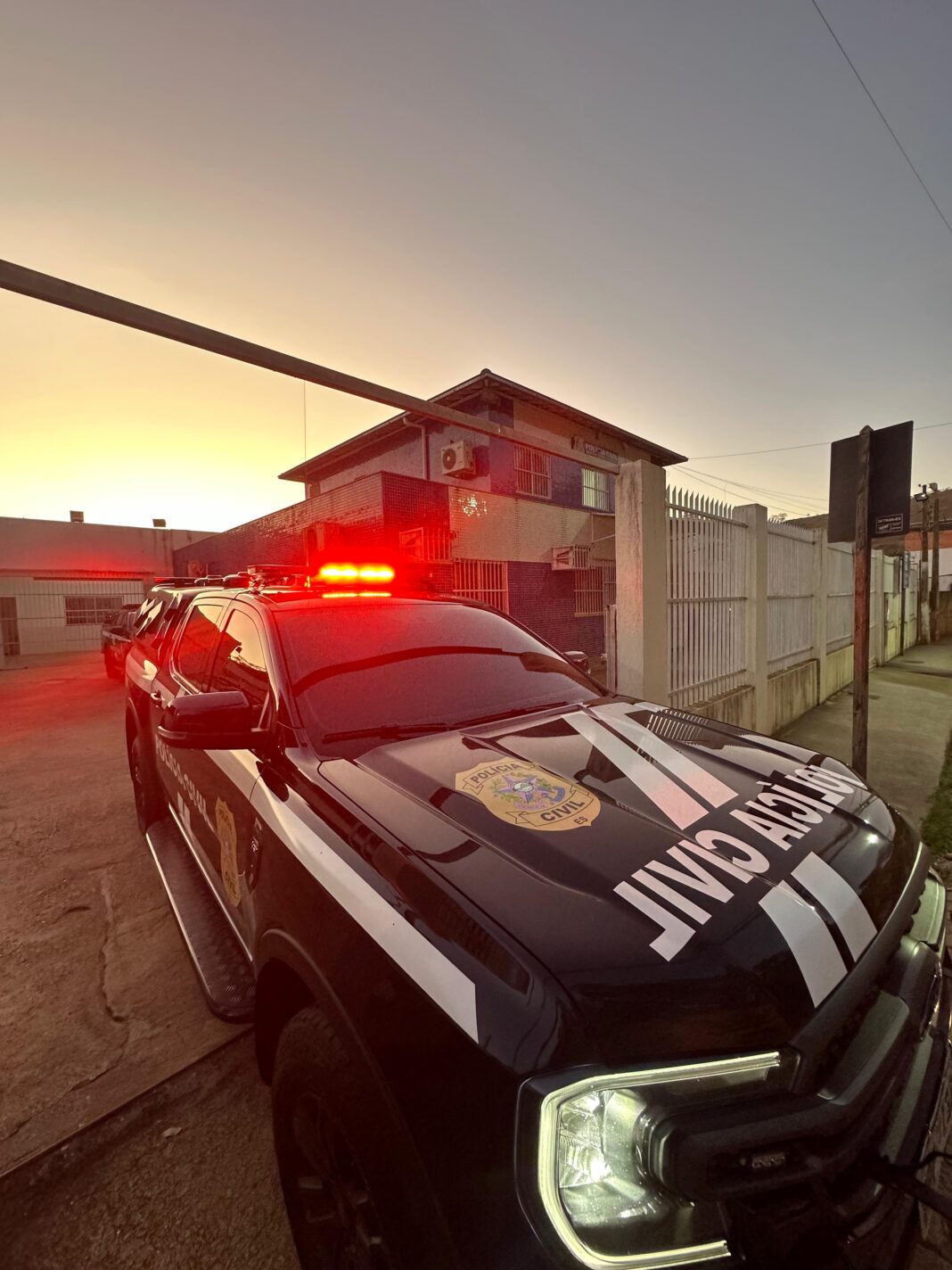 Polícia Civil e Militar prendem suspeito de ameaça e violência em Barra de São Francisco Polícia Civil e Militar prendem suspeito de ameaça e violência em Barra de São Francisco