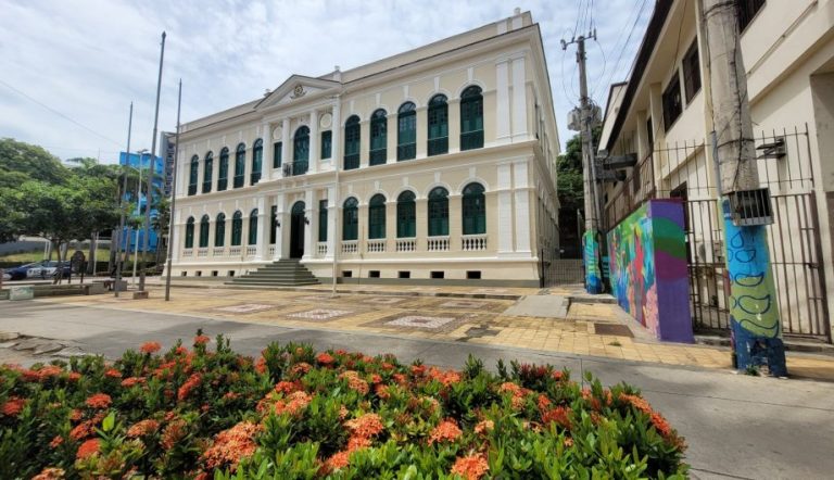 Cachoeiro de Itapemirim celebra 159 anos; confira funcionamento dos serviços no feriado Confira o que funciona no dia da emancipação política de Cachoeiro - Prefeitura de Cachoeiro de Itapemirim