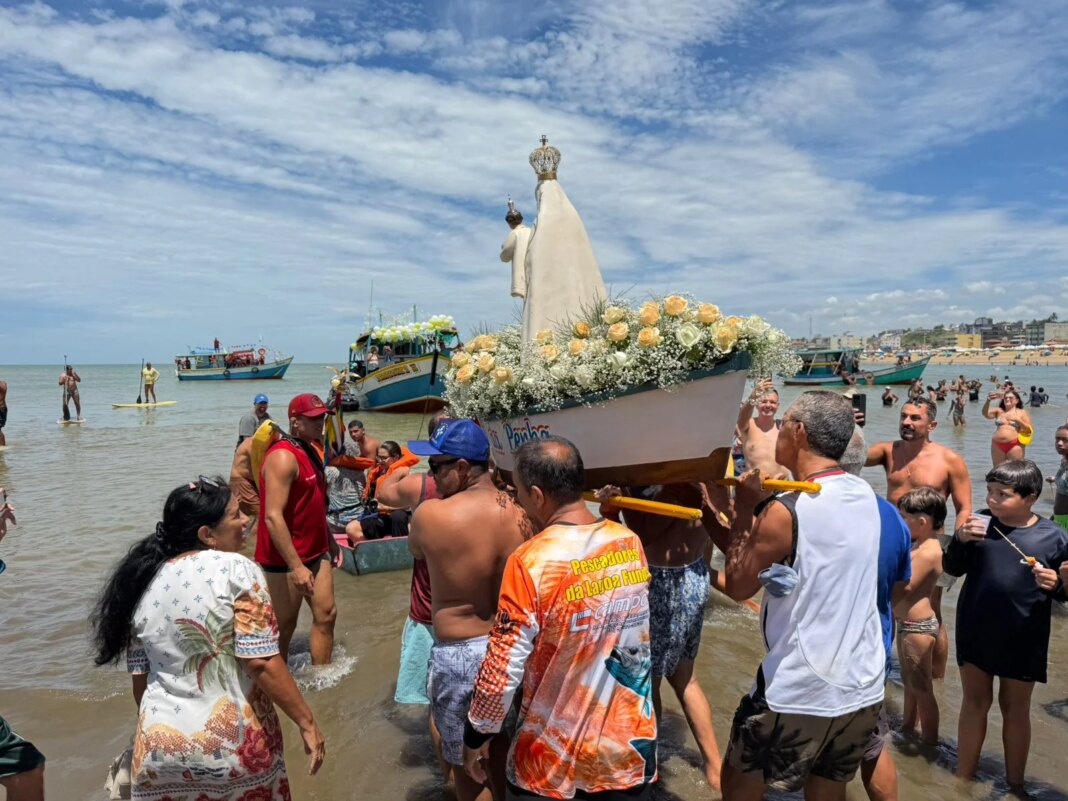Missa solene e procissão marítima, pontos altos da Festa das Canoas 
