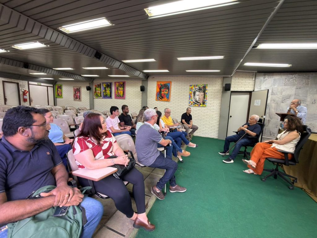 Prefeitura de Cachoeiro assina Certidão de Regularização Fundiária para 202 Prefeitura avança na regularização fundiária e beneficia 202 famílias no bairro Gilson Carone - Prefeitura de Cachoeiro de Itapemirim