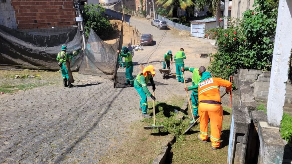 Prefeitura intensifica serviços de limpeza urbana no bairro Alto União - Prefeitura de Cachoeiro de Itapemirim
