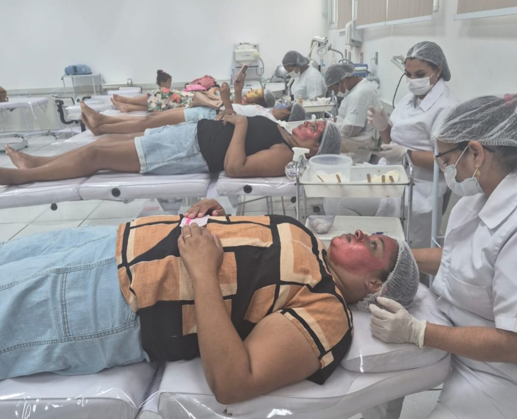 Prefeitura de Cachoeiro realiza atividades de valorização para mulheres e crianças Prefeitura promove ações de cuidado e valorização no CRAS do Alto Independência - Prefeitura de Cachoeiro de Itapemirim