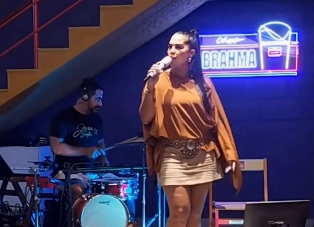 Show de Jana Santos e atividades marcam comemoração ao Dia da Mulher em Cachoeiro Show de Jana Santos anima a Praça Jerônimo Monteiro nesta sexta em homenagem ao Dia da Mulher - Prefeitura de Cachoeiro de Itapemirim