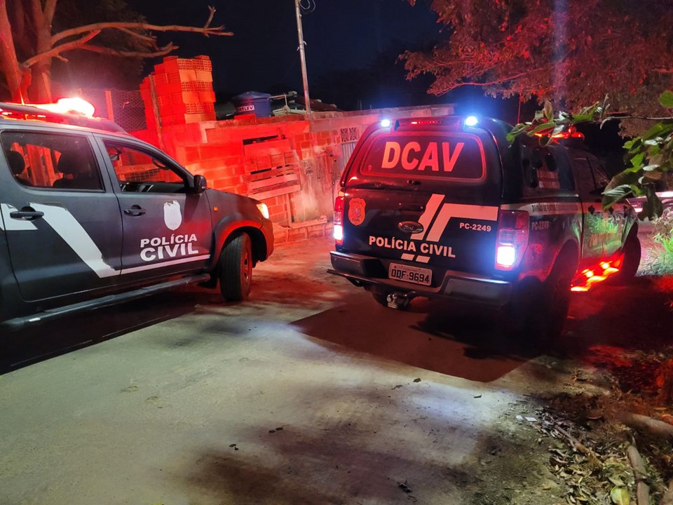 <p><strong>Polícia Civil prende jovem suspeito de roubo a motorista de aplicativo em Vitória</strong></p> <p><strong>Polícia Civil prende jovem suspeito de roubo a motorista de aplicativo em Vitória</strong></p>