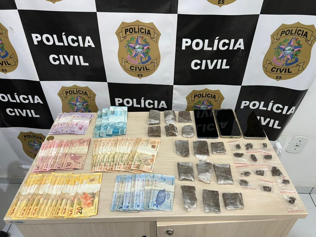 <p><strong>Polícia Civil prende dois suspeitos de tráfico de drogas em Santa Teresa</strong></p> <p><strong>Polícia Civil prende dois suspeitos de tráfico de drogas em Santa Teresa</strong></p>